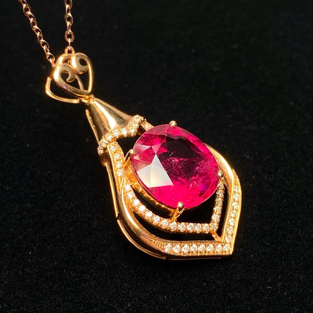 14k Gold 4.95 Ct Natural Tourmaline & Diamond Pendant( Without Chain ): Ref:231008074 // gold content:14k gold // main gemstone:tourmaline // shape:oval // carat weight:4. 95ct // color:red // treatment:natural // // adjacent gemstone 2 : diamond // number of stones:58 //