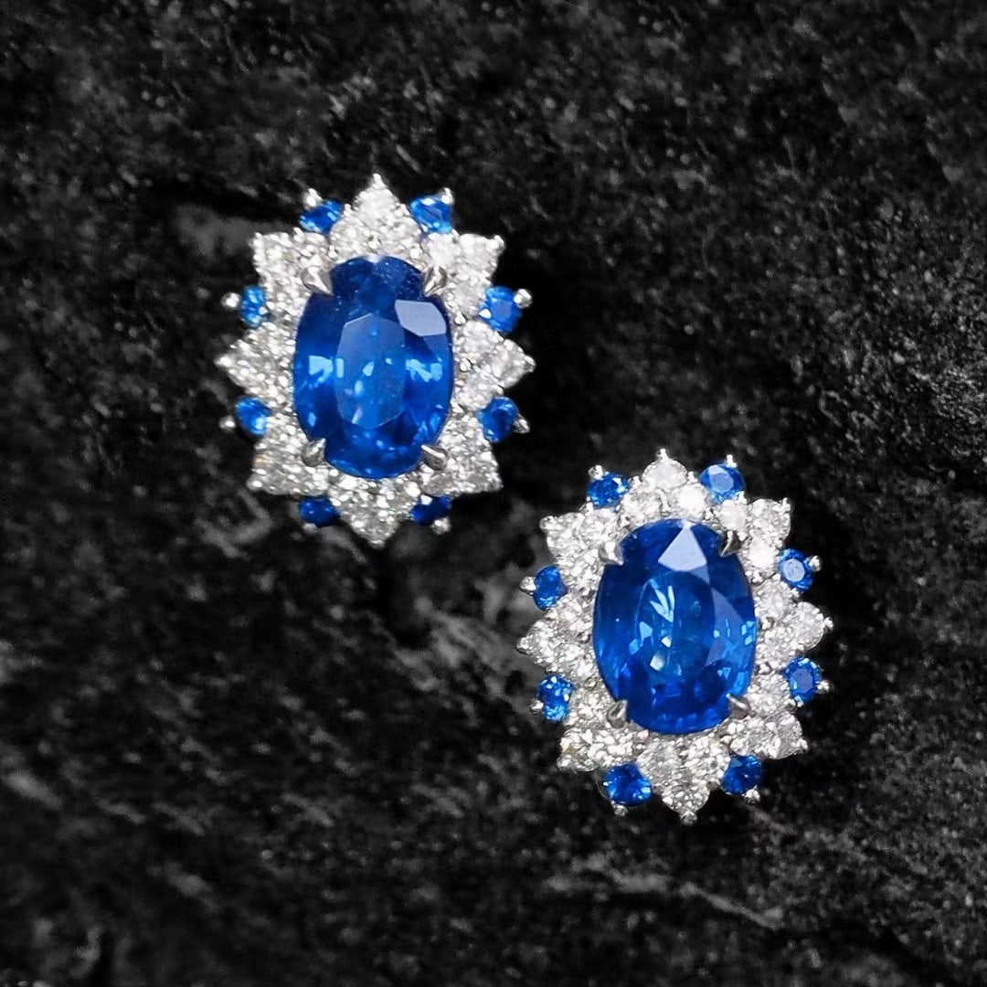 14k Gold 2.68 Ctw Natural Sapphire & Diamond Earrings: Ref:231008083 // gold content:14k gold // main gemstone:sapphire // shape:oval // carat weight:2. 2ct // color:blue // treatment:natural // // adjacent gemstone 2 : diamond // shape:round // carat
