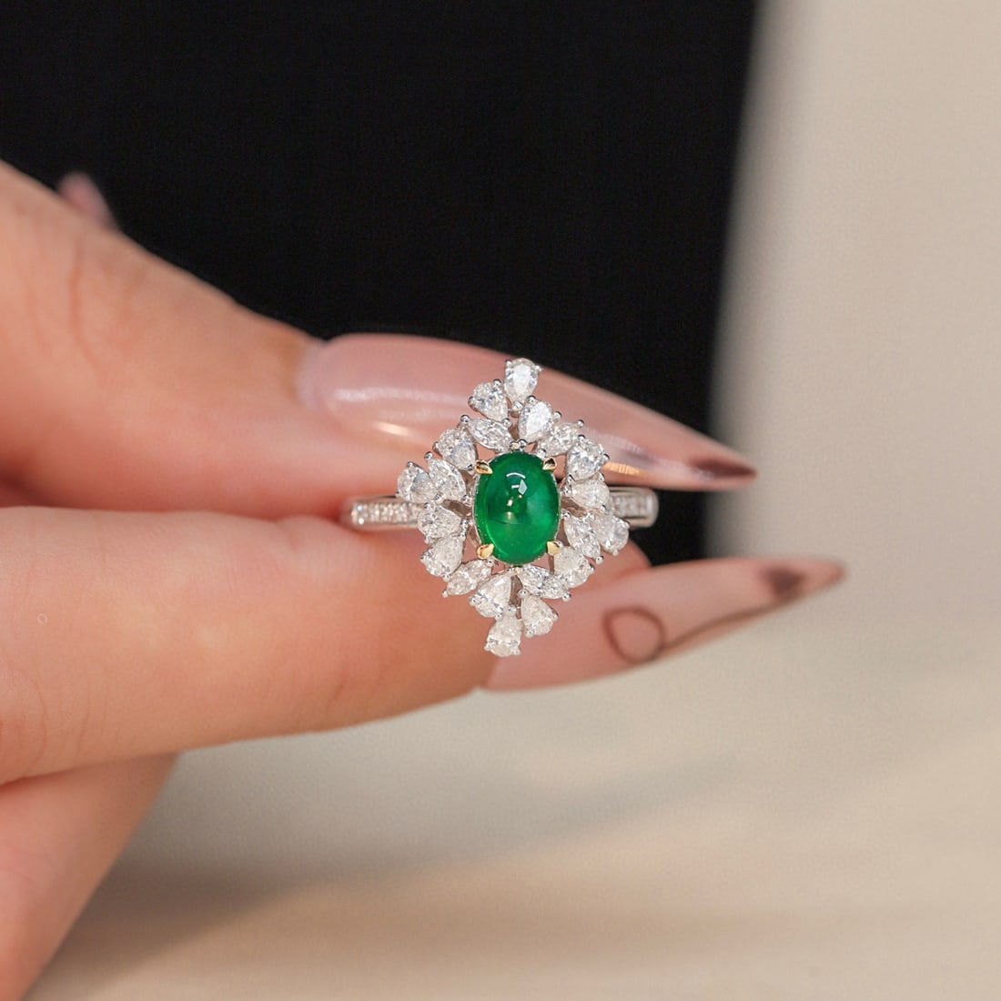 14k Gold 1.71 Ctw Vivid Green Natural Emerald & Diamond Ring: Ref:231008085 // gold content:14k gold // ring size:7. 25us // // main gemstone:emerald // shape:oval // carat weight:0. 83ct // color:vivid green // treatment:natural // // adjacent gemstone 2 : diam