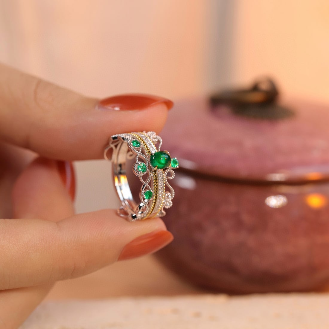 14k Gold 0.37 Ctw Vivid Green Natural Emerald & Diamond Ring: Ref:231008086 // gold content:14k gold // ring size:7. 25us // // main gemstone:emerald // shape:oval // carat weight:0. 31ct // color:vivid green // treatment:natural // // adjacent gemstone 2 :