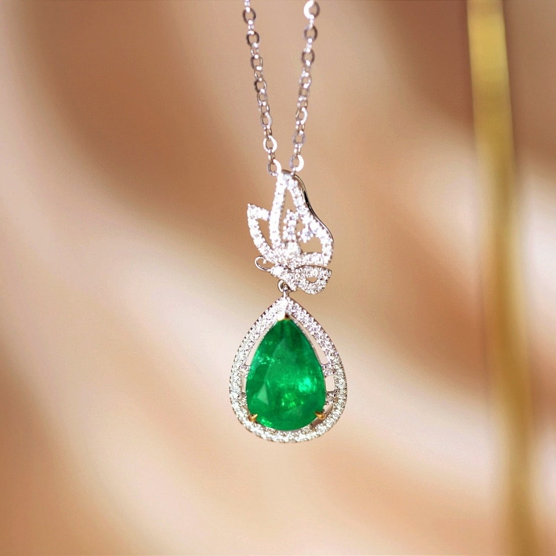 14k Gold 2.73 Ctw Vivid Green Natural Emerald & Diamond Necklace: Ref:231008087 // gold content:14k gold // main gemstone:emerald // shape:pear // carat weight:2. 42ct // color:vivid green // treatment:natural // // adjacent gemstone 2 : diamond // shape:round // ca