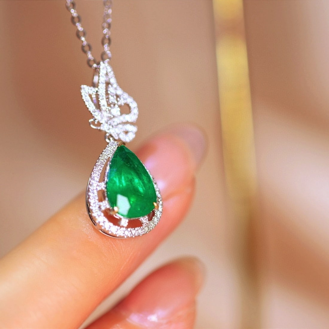 14k Gold 2.73 Ctw Vivid Green Natural Emerald & Diamond Necklace - 4