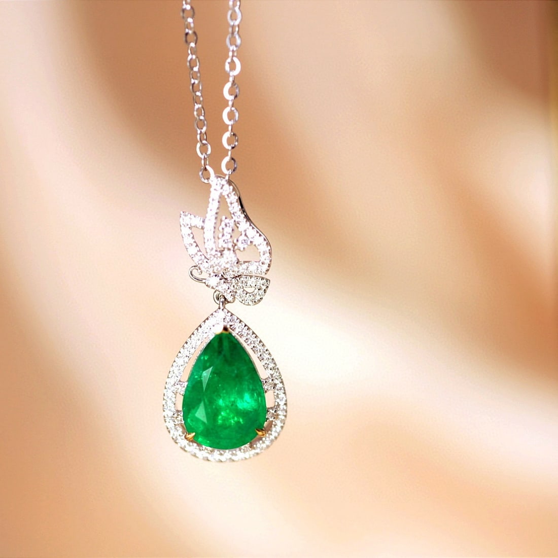 14k Gold 2.73 Ctw Vivid Green Natural Emerald & Diamond Necklace - 5