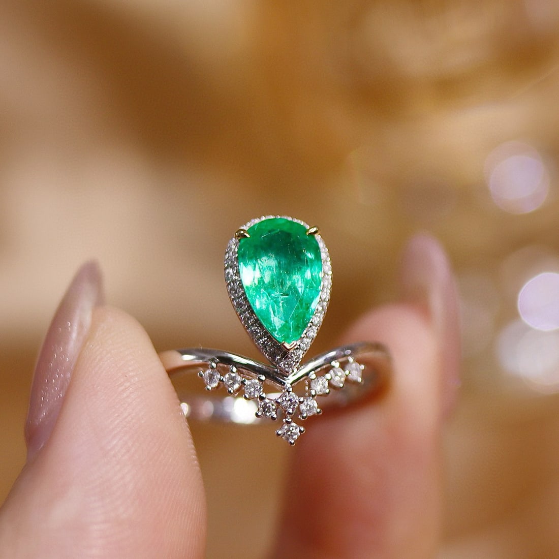 14k Gold 1.64 Ctw Vivid Green Natural Emerald & Diamond Ring: Ref:231008088 // gold content:14k gold // ring size:7. 25us // // main gemstone:emerald // shape:pear // carat weight:1. 44ct // color:vivid green // treatment:natural // // adjacent gemstone 2 : diam