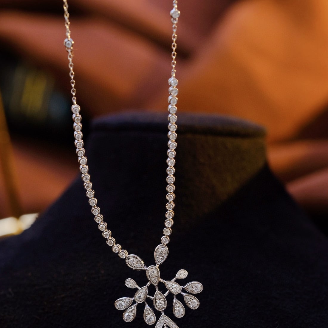 14k Gold 1.10 Ct Natural H Diamond Necklace: Ref:231008093 // gold content:14k gold // main gemstone:diamond // shape:multiply // carat weight:1. 10ct // clarity grade:vs-si // color:h // treatment:natural // Condition: New Low Estimate: 4000