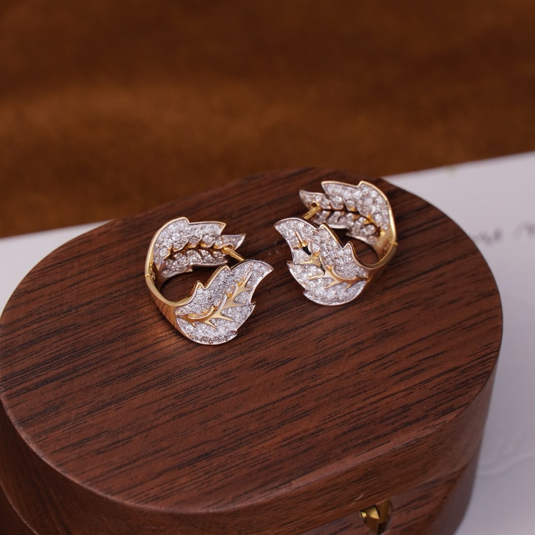 14k Gold 0.8 Ct Natural H Diamond Earrings: Ref:231008096 // gold content:14k gold // main gemstone:diamond // shape:round // carat weight:0. 8ct // clarity grade:vs-si // color:h // treatment:natural // cut grade:g // Low Estimate: 3700