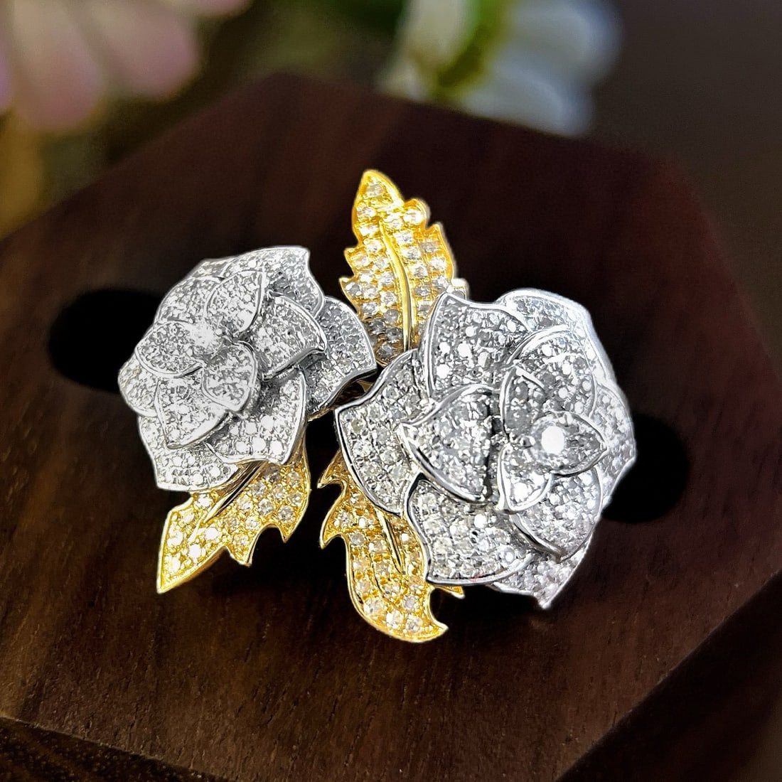 14k Gold 0.85 Ct Natural H Diamond & Flowers Ring: Ref:231008098 // gold content:14k gold // ring size:7. 25us // // main gemstone:diamond // shape:round // carat weight:0. 85ct // clarity grade:vs-si // color:h // treatment:natural // cut grade:g //