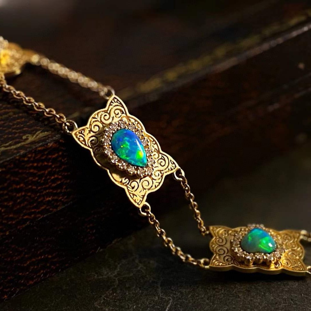 14k Gold 0.8 Ctw Natural Opal & Diamond Bracelet: Ref:231008100 // gold content:14k gold // main gemstone:opal // shape:multiply // carat weight:0. 6ct // color:color // treatment:natural // // adjacent gemstone 2 : diamond // shape:round // carat