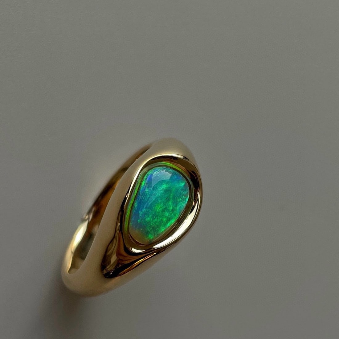 14k Gold 0.8 Ct Natural Opal Ring: Ref:231008103 // gold content:14k gold // ring size:7. 25us // // main gemstone:opal // shape:pear // carat weight:0. 8ct // color:color // treatment:natural // Low Estimate: 4600 Condition: New High 