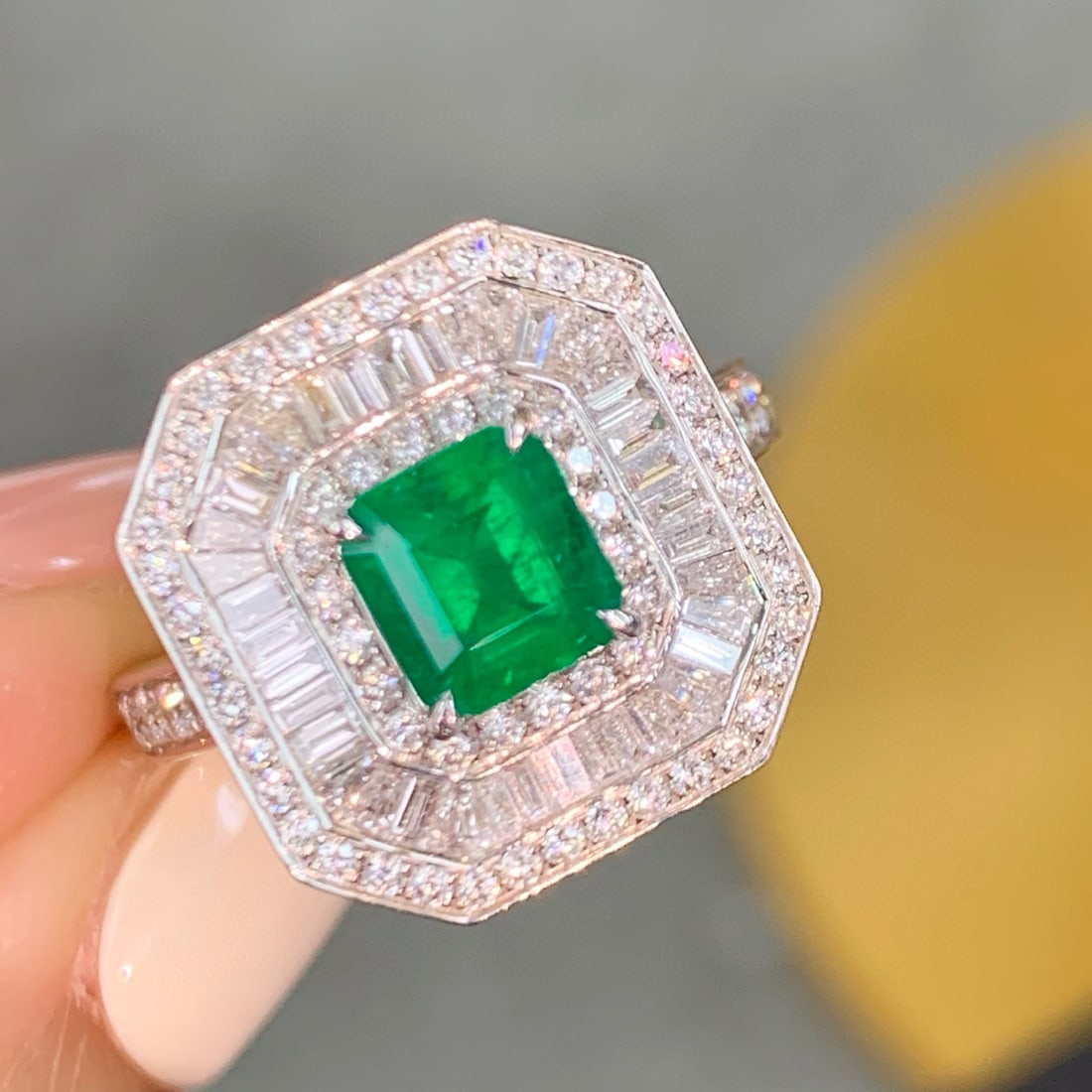 14k Gold 2.09 Ctw Vivid Green Natural Emerald & Diamond Ring/pendant( Without Chain ): Ref:231008109 // gold content:14k gold // ring size:7. 25us // // main gemstone:emerald // shape:octagonal // carat weight:0. 86ct // color:vivid green // treatment:natural // // adjacent gemstone 2