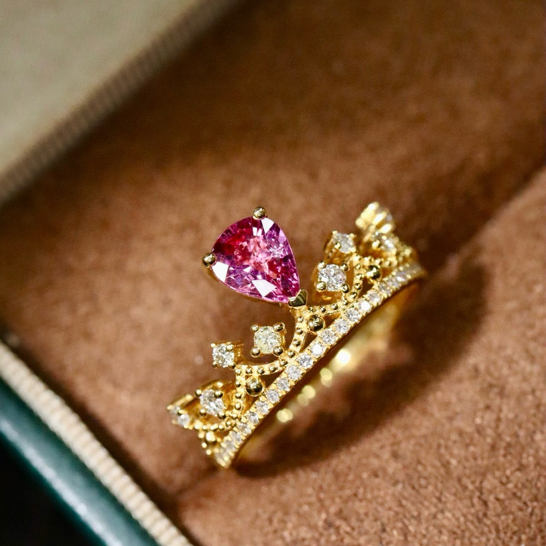 14k Gold 0.82 Ctw Natural Ruby & Diamond Ring: Ref:231008123 // gold content:14k gold // ring size:7. 25us // // main gemstone:ruby // shape:pear // carat weight:0. 64ct // color:red // treatment:natural // // adjacent gemstone 2 : diamond //