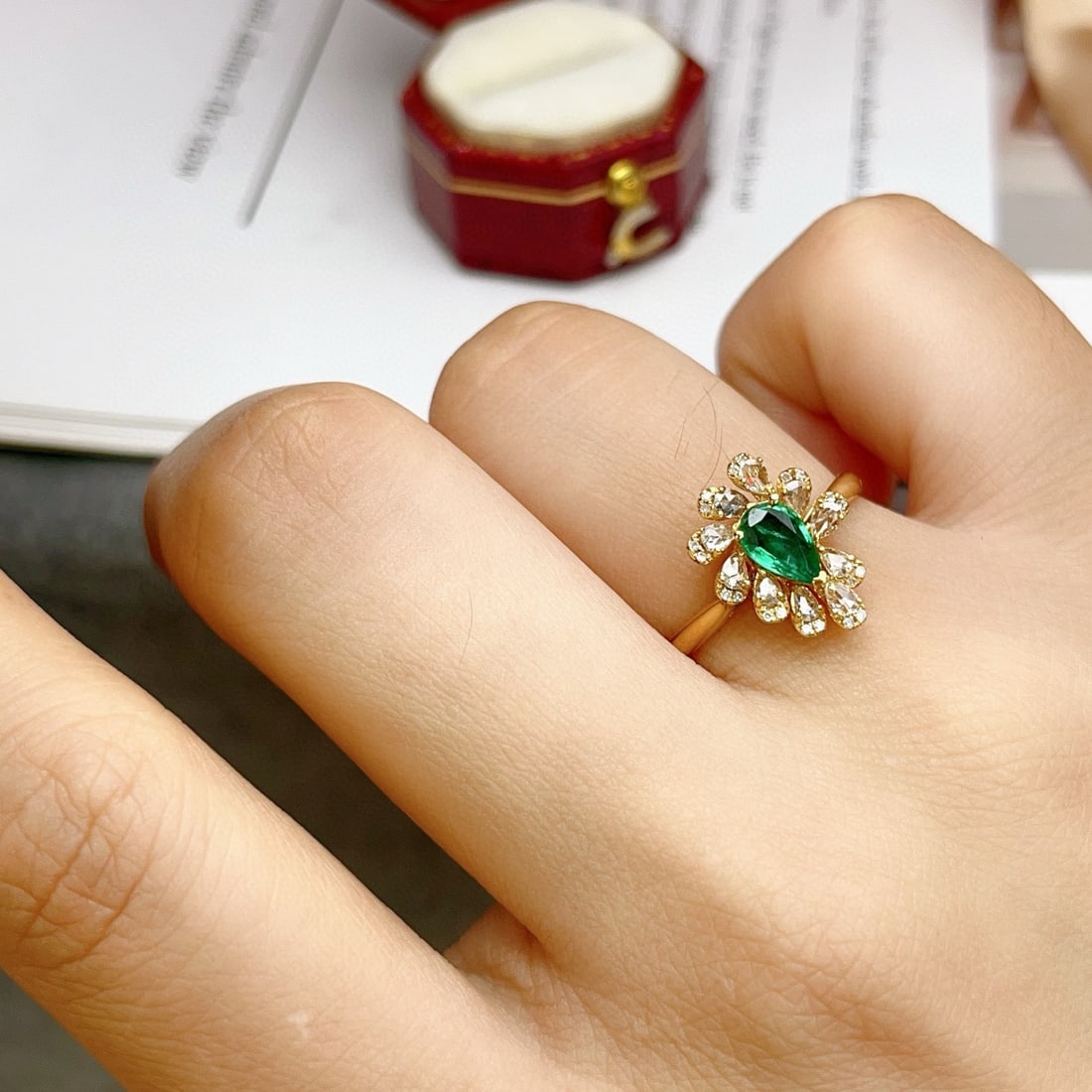 14k Gold 0.55 Ct Vivid Green Natural Emerald & Diamond Ring - 3