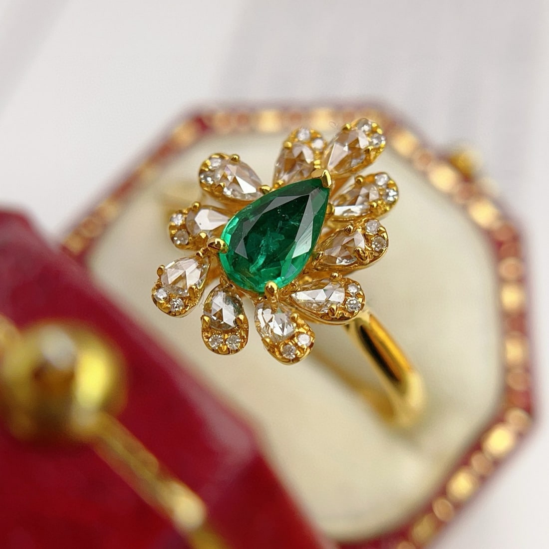 14k Gold 0.55 Ct Vivid Green Natural Emerald & Diamond Ring - 6