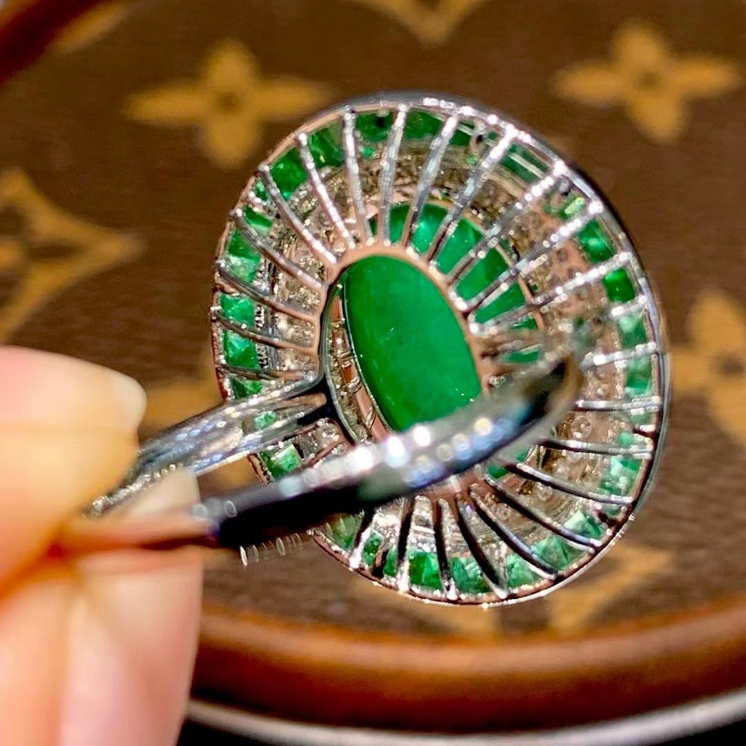 14k Gold 5.5 Ct Vivid Green Natural Emerald & Diamond & Emerald Ring - 2