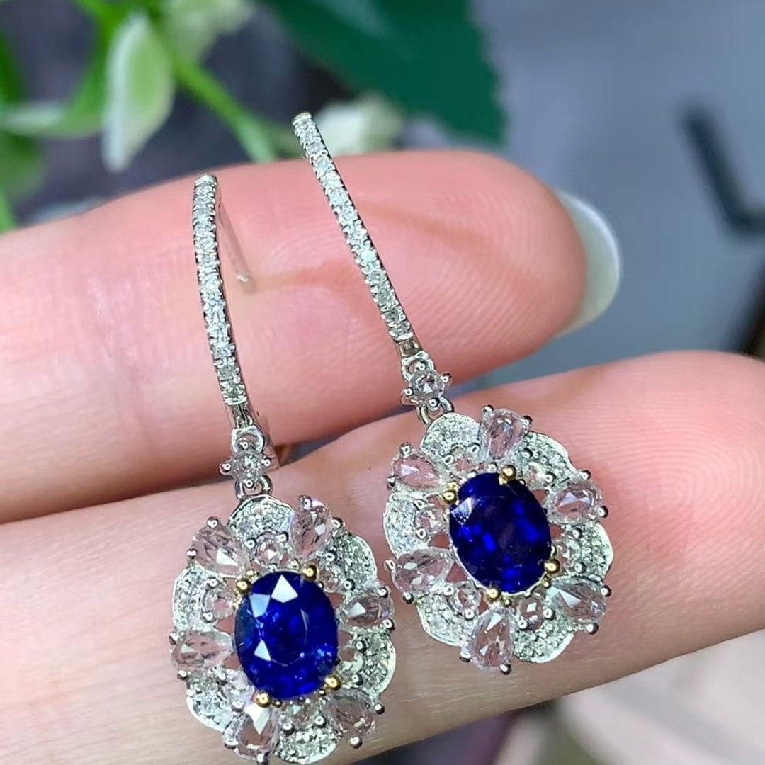 14k Gold 1.05 Ct Natural Sapphire & Diamond & Sapphire Earrings: Ref:231008140 // gold content:14k gold // main gemstone:sapphire // shape:oval // carat weight:1. 05ct // color:royal blue // treatment:natural // // adjacent gemstone 2 : diamond // shape:round //