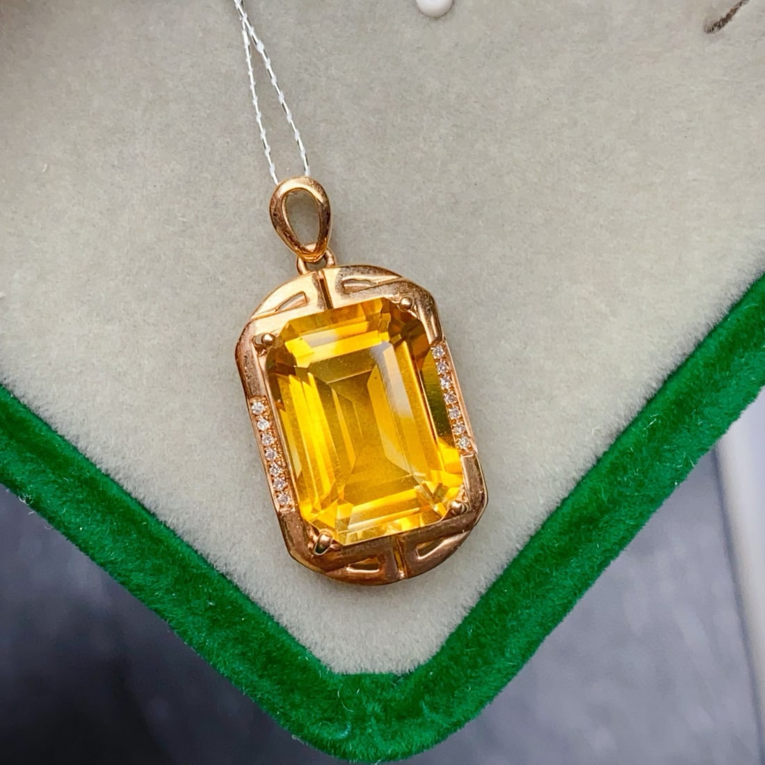 14k Gold 7.39 Ctw Natural Citrine & Diamond Pendant( Without Chain ): Ref:231008144 // gold content:14k gold // main gemstone:citrine // shape:octagonal // carat weight:7. 35ct // color:yellow // treatment:natural // // adjacent gemstone 2 : diamond // number of