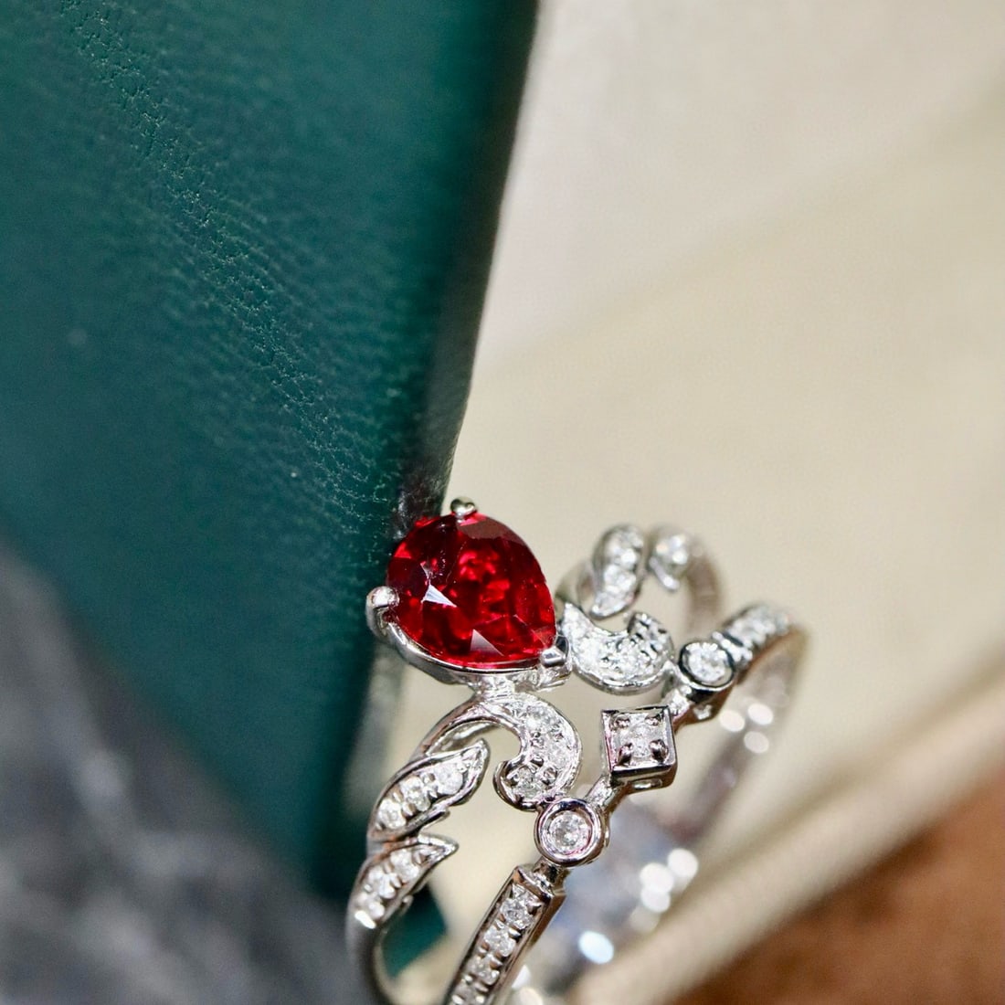 14k Gold 0.84 Ctw Natural Ruby & Diamond Ring - 3