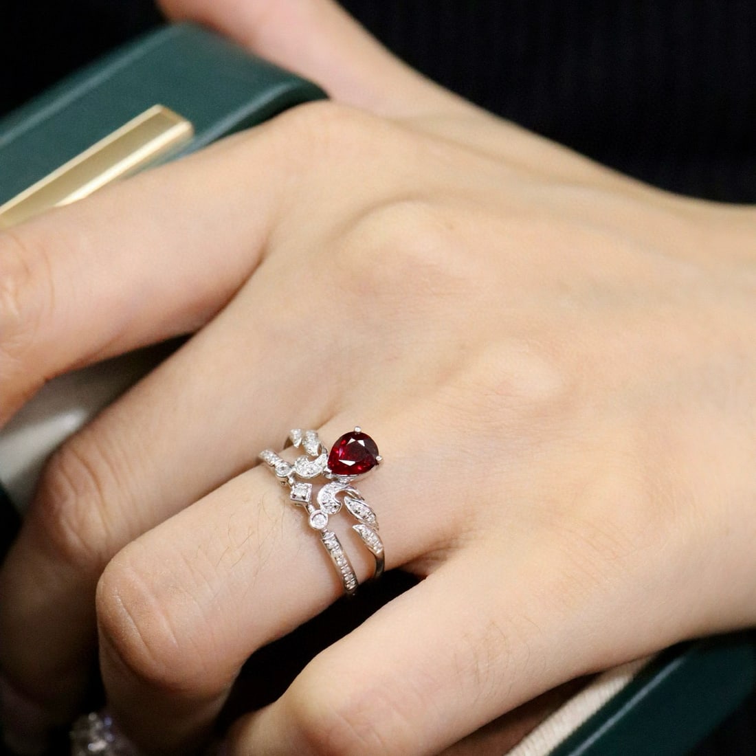 14k Gold 0.84 Ctw Natural Ruby & Diamond Ring - 6