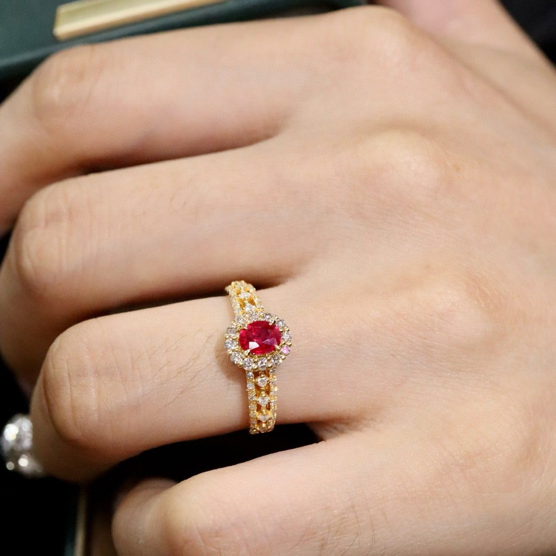 14k Gold 0.96 Ctw Natural Ruby & Diamond Ring - 6