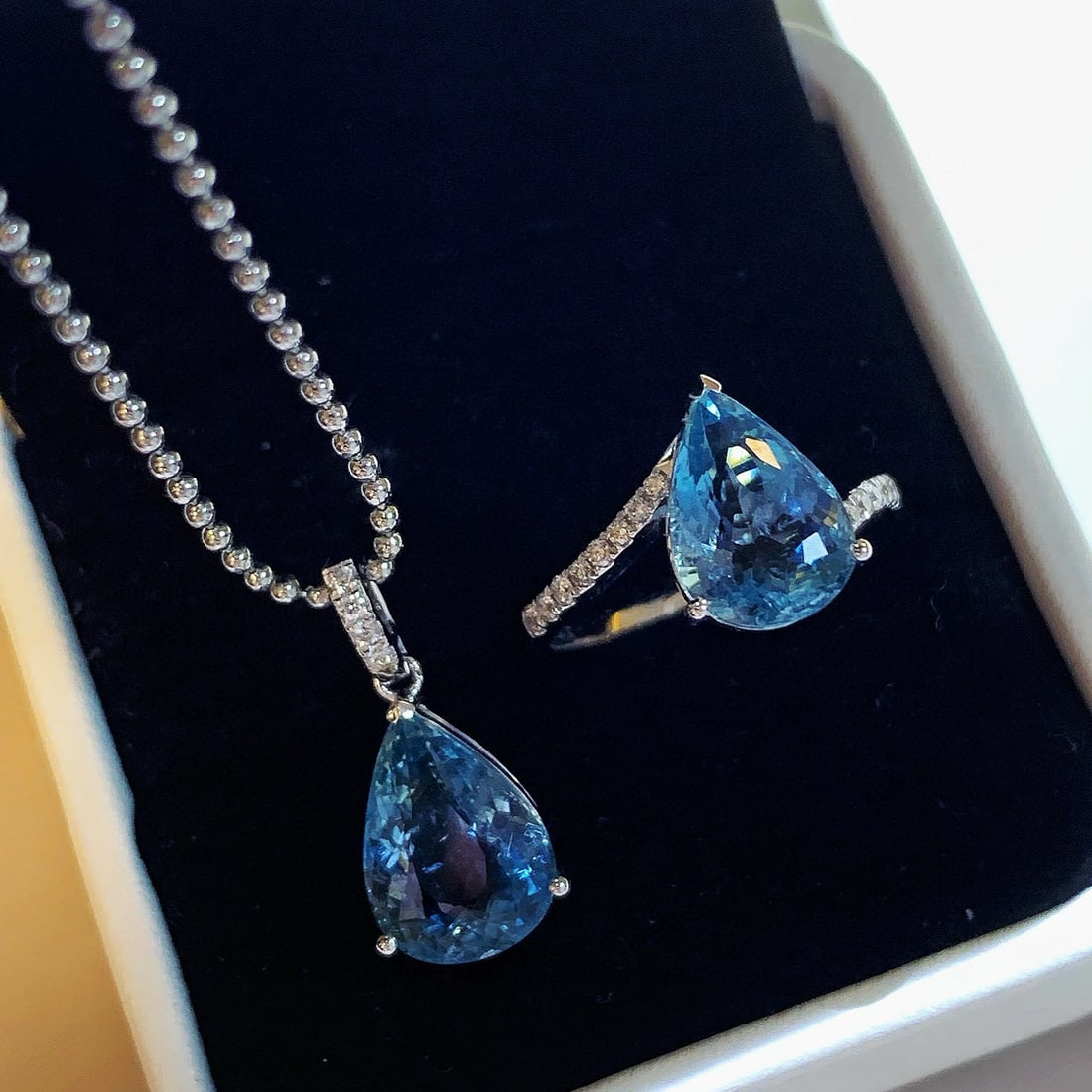 14k Gold 6.32 Ct Natural Aquamarine & Diamond Jewelry Set: Ref:231008177 // gold content:14k gold // ring size:7. 25us // // ring // main gemstone:aquamarine // shape:pear // carat weight:2. 77ct // color:santa maria color // treatment:natural // // adjacent