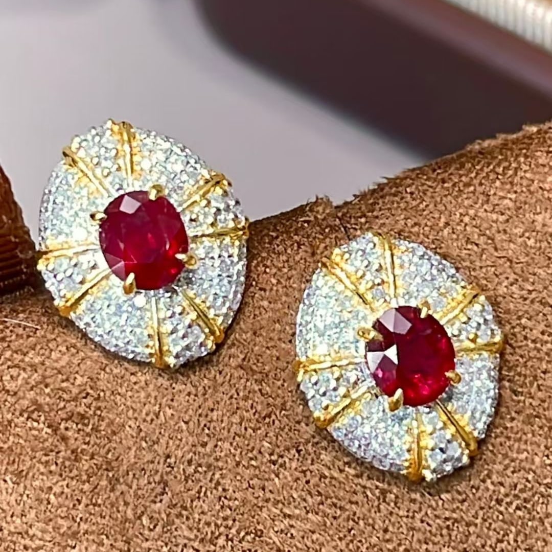 14k Gold 1 Ct Natural Ruby & Diamond Earrings: Ref:231008181 // gold content:14k gold // main gemstone:ruby // shape:oval // carat weight:1ct // color:pigeonblood red // treatment:natural // // adjacent gemstone 2 : diamond // shape:round //