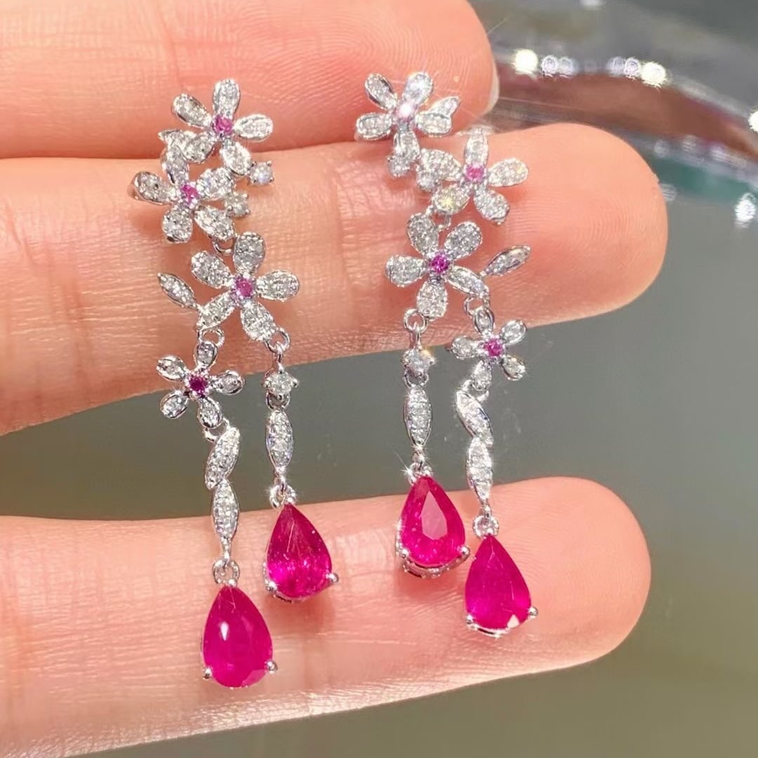 14k Gold 2.35 Ct Natural Ruby & Diamond Earrings: Ref:231008186 // gold content:14k gold // main gemstone:ruby // shape:pear // carat weight:2. 35ct // color:red // treatment:natural // // adjacent gemstone 2 : diamond // shape:round // clarity