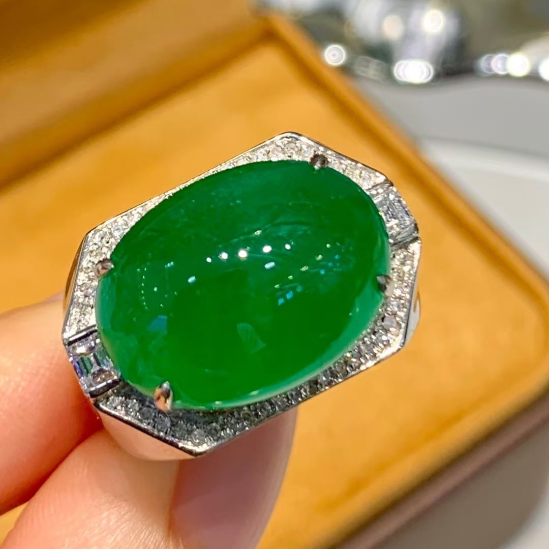 14k Gold 11.75 Ct Vivid Green Natural Emerald & Diamond Ring: Ref:231008187 // gold content:14k gold // ring size:7. 25us // // main gemstone:emerald // shape:oval // carat weight:11. 75ct // color:vivid green // treatment:natural // // adjacent gemstone 2 :