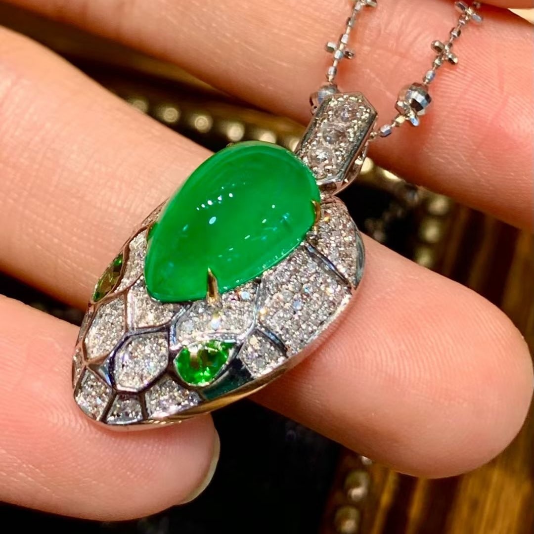 14k Gold 4.2 Ct Vivid Green Natural Emerald & Diamond Pendant( Without Chain ) - 4