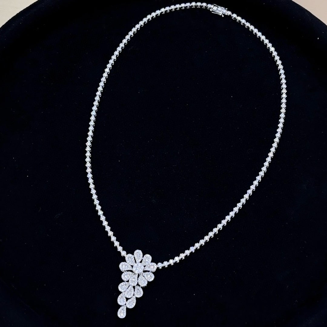 14k Gold 4.48 Ctw Natural H Diamond Necklace: Ref:231008210 // gold content:14k gold // main gemstone:diamond // shape:round // carat weight:4. 11ct // clarity grade:vs-si // color:h // treatment:natural // cut grade:g // // adjacent gemstone 2 :