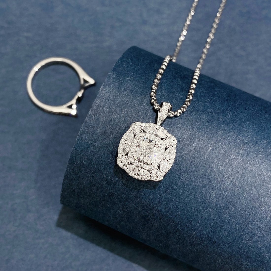 Gia Certified 14k Gold 1.85 Ctw Natural E Si1 Cushion Diamond Ring/pendant( Without Chain ): Ref:231008217 // gold content:14k gold // ring size:7. 25us // // main gemstone:diamond // certified:gia // shape:cushion // carat weight:1ct // clarity grade:si1 // color:e // treatment:natural // //