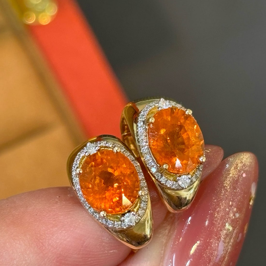 14k Gold 5.35 Ct Natural Spessartine & Diamond Earrings: Ref:231008225 // gold content:14k gold // main gemstone:spessartine // shape:oval // carat weight:5. 35ct // color:orange // treatment:natural // // adjacent gemstone 2 : diamond // shape:round //