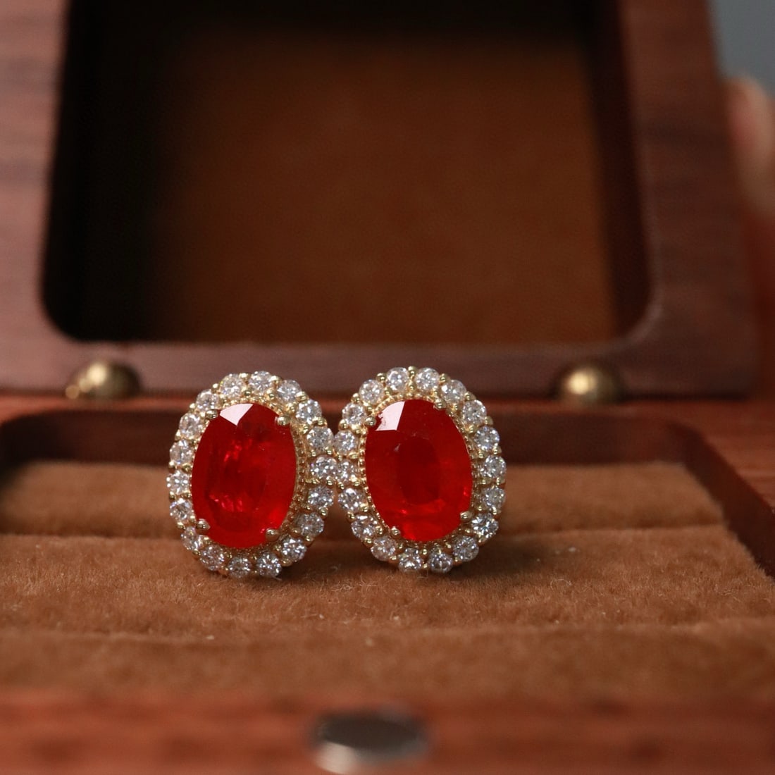 14k Gold 2.16 Ctw Natural Ruby & Diamond Earrings: Ref:231008242 // gold content:14k gold // main gemstone:ruby // shape:oval // carat weight:1. 8ct // color:pigeonblood red // treatment:natural // // adjacent gemstone 2 : diamond // shape:round // ca