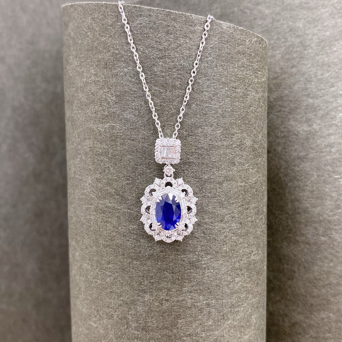 14k Gold 1.54 Ctw Natural Sapphire & Diamond Pendant( Without Chain ): Ref:231008246 // gold content:14k gold // main gemstone:sapphire // shape:oval // carat weight:1. 08ct // color:royal blue // treatment:natural // // adjacent gemstone 2 : diamond // shape:multiply //