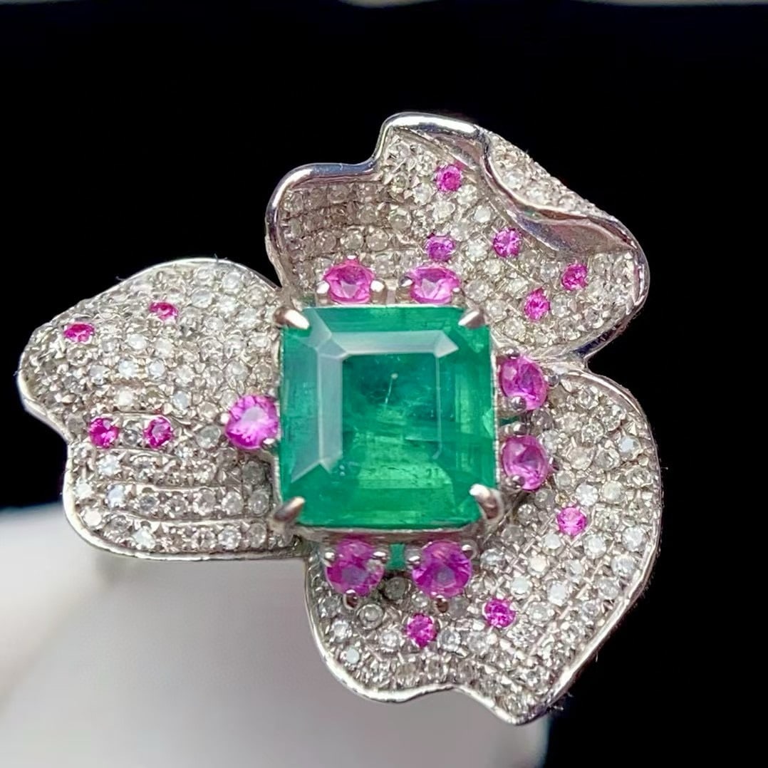 14k Gold 1.83 Ct Vivid Green Natural Emerald & Diamond & Sapphire Ring: Ref:231008254 // gold content:14k gold // ring size:7. 25us // // main gemstone:emerald // shape:octagonal // carat weight:1. 83ct // color:vivid green // treatment:natural // // adjacent gemstone 2