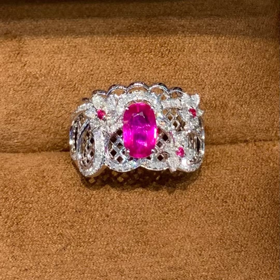 14k Gold 1.25 Ct Natural Ruby & Diamond Ring: Ref:231008257 // gold content:14k gold // ring size:7. 25us // // main gemstone:ruby // shape:oval // carat weight:1. 25ct // color:red // treatment:natural // // adjacent gemstone 2 : diamond // shap