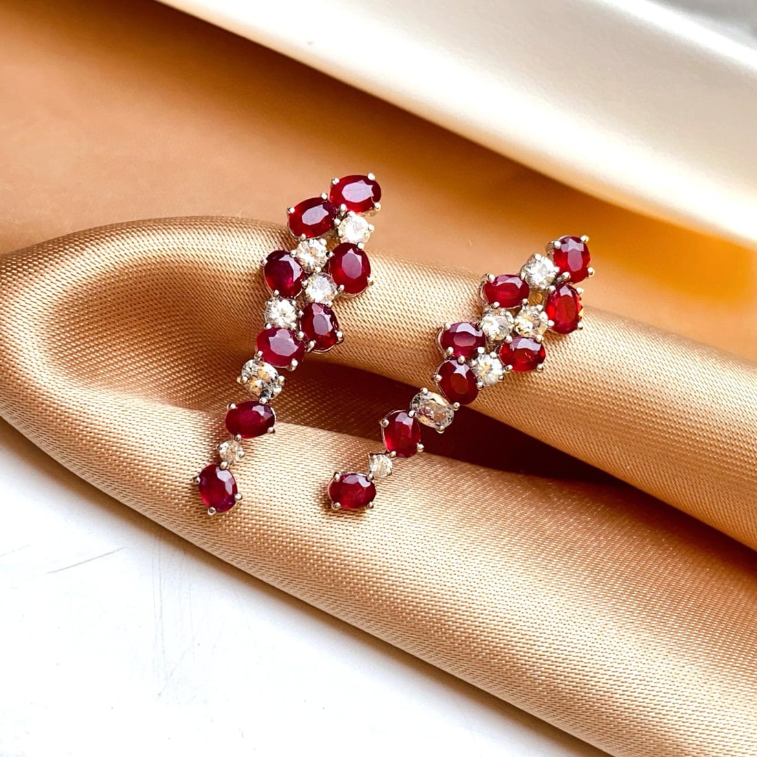 14k Gold 3.60 Ct Vivid Red Natural Ruby & Sapphire Earrings: Ref:231008260 // gold content:14k gold // main gemstone:ruby // shape:oval // carat weight:3. 60ct // color:vivid red // treatment:natural // // adjacent gemstone 2 : sapphire // number of stones:12