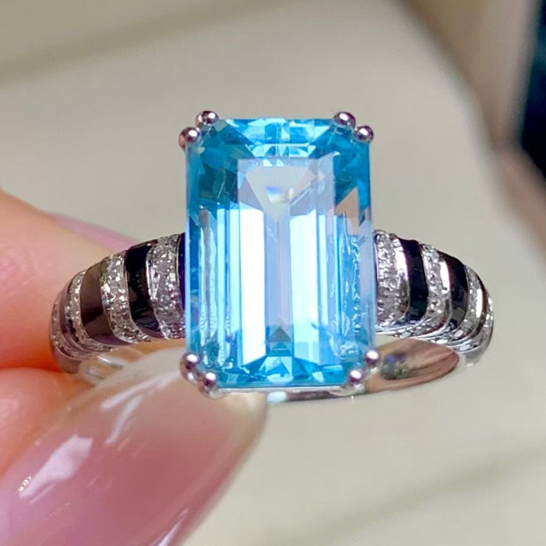 14k Gold 3.9 Ct Natural Aquamarine & Diamond Ring: Ref:231008262 // gold content:14k gold // ring size:7. 25us // // main gemstone:aquamarine // shape:octagonal // carat weight:3. 9ct // color:santa maria color // treatment:natural // // adjacent gems