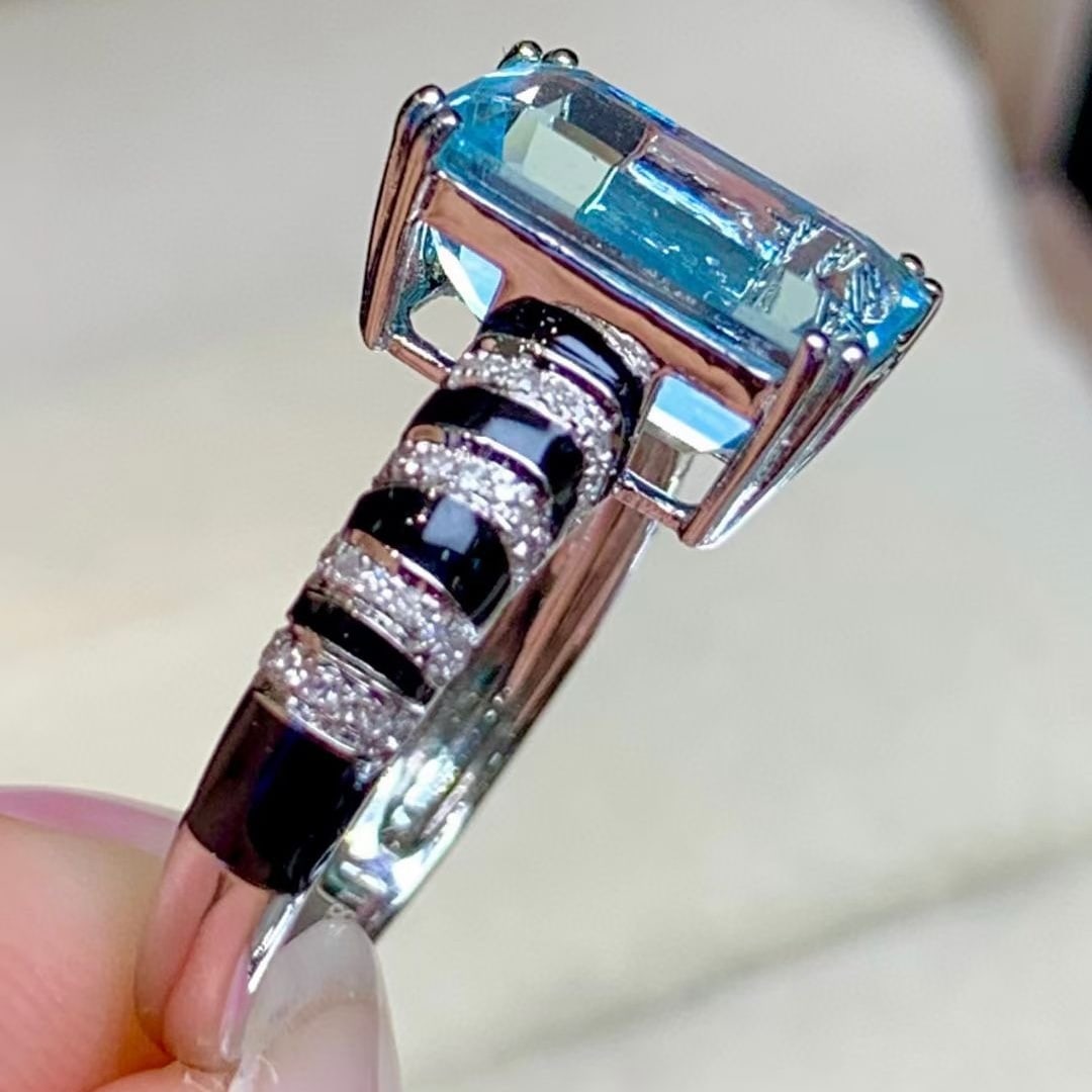 14k Gold 3.9 Ct Natural Aquamarine & Diamond Ring - 4