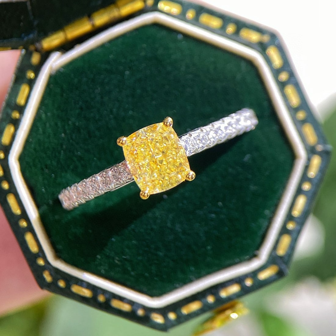 Gia Certified 14k Gold 1.17 Ctw Natural Yellow Diamond & Diamond Ring: Ref:231008264 // gold content:14k gold // ring size:7. 25us // // main gemstone:yellow diamond // certified:gia // shape:cushion // carat weight:1. 00ct // clarity grade:vs2 // color:yellow //
