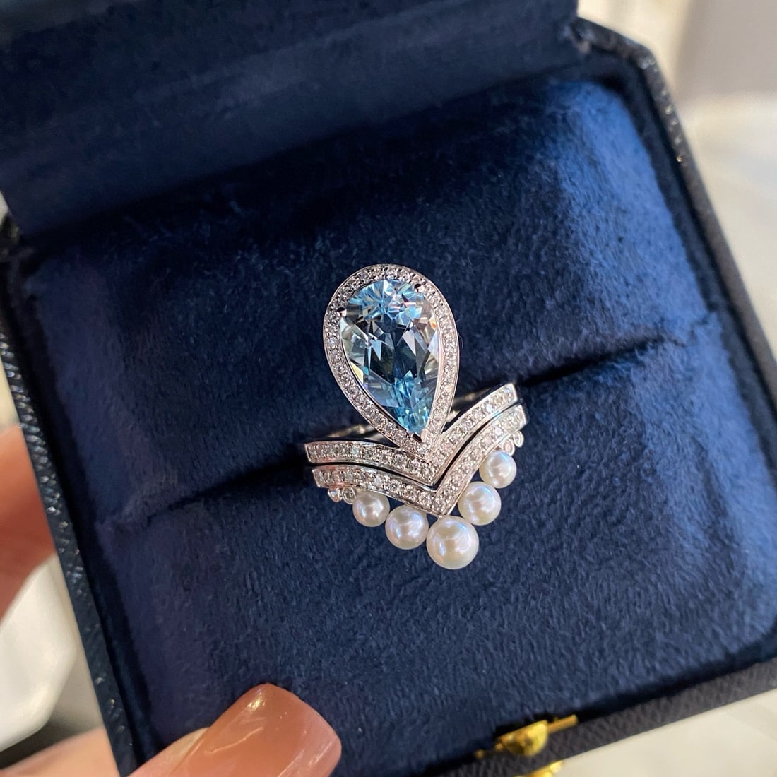 14k Gold 2.36 Ct Natural Aquamarine & Diamond Ring: Ref:231008275 // gold content:14k gold // ring size:7. 25us // // main gemstone:aquamarine // shape:pear // carat weight:2. 36ct // color:santa maria color // treatment:natural // // adjacent
