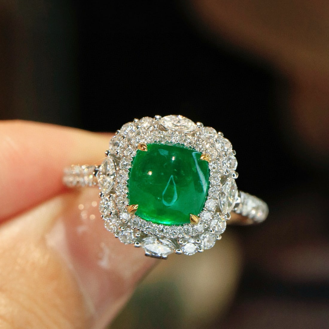 14k Gold 3.21 Ctw Vivid Green Natural Emerald & Diamond Ring/pendant( Without Chain ): Ref:231008278 // gold content:14k gold // ring size:7. 25us // // main gemstone:emerald // shape:suger-loaf // carat weight:2. 36ct // color:vivid green // treatment:natural // // adjacent gemstone 2