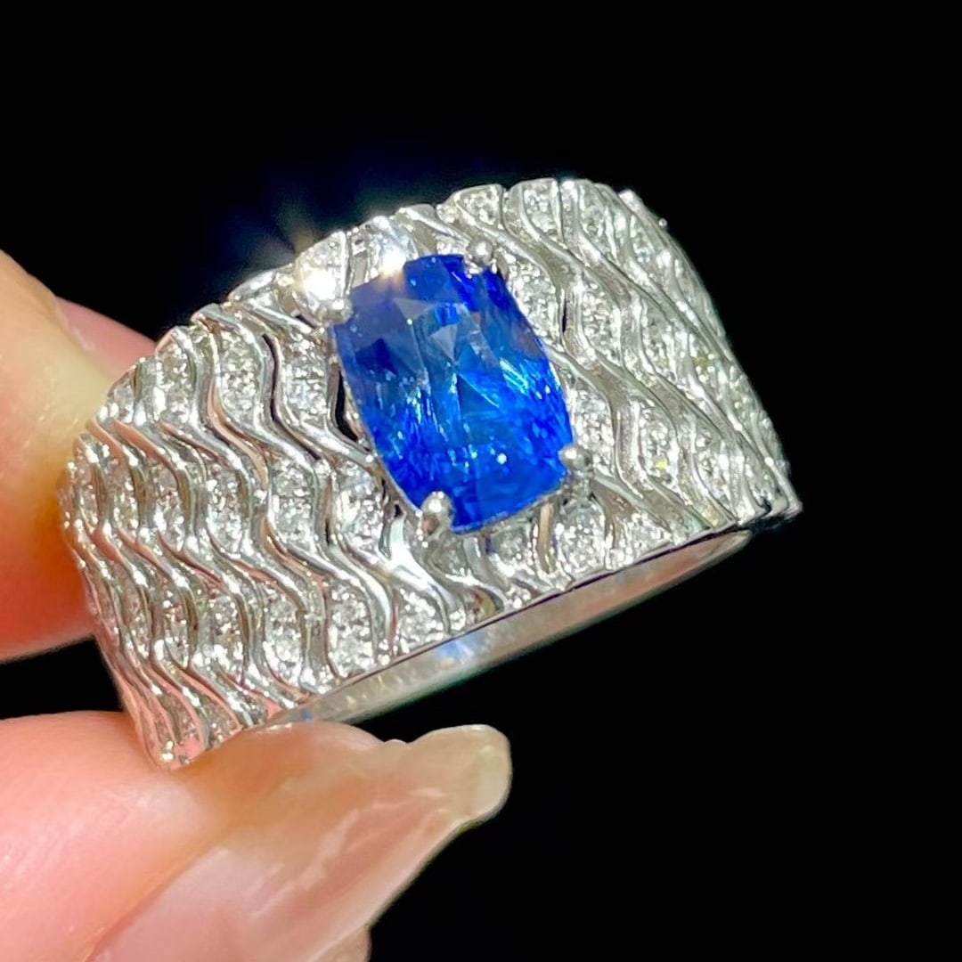 14k Gold 2 Ct Natural Sapphire & Diamond Ring: Ref:231008282 // gold content:14k gold // ring size:7. 25us // // main gemstone:sapphire // shape:cushion // carat weight:2ct // color:cornflower blue // treatment:natural // // adjacent gemstone 2 :