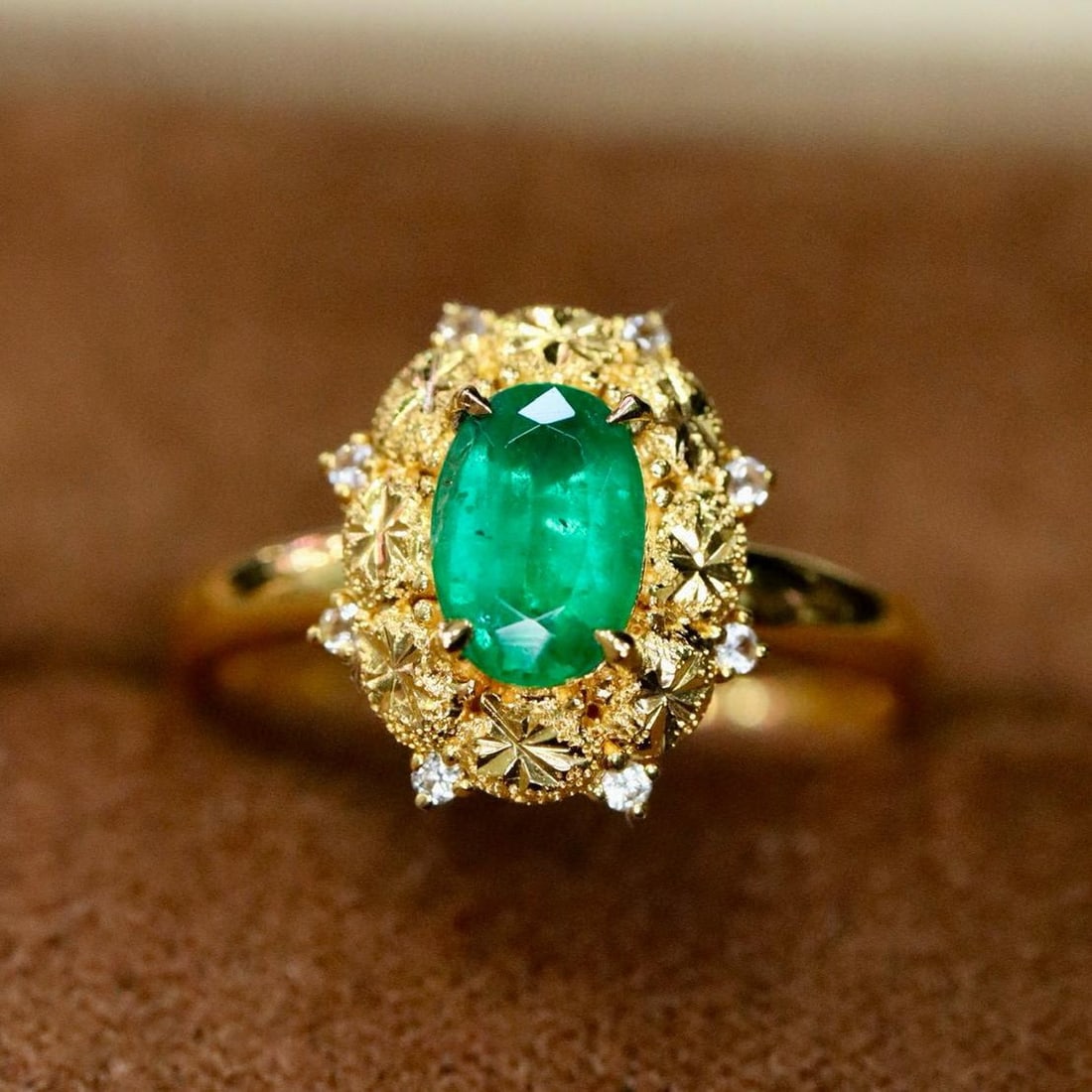 14k Gold 0.68 Ctw Vivid Green Natural Emerald & Diamond Ring: Ref:231008299 // gold content:14k gold // ring size:7. 25us // // main gemstone:emerald // shape:oval // carat weight:0. 61ct // color:vivid green // treatment:natural // // adjacent gemstone 2 :