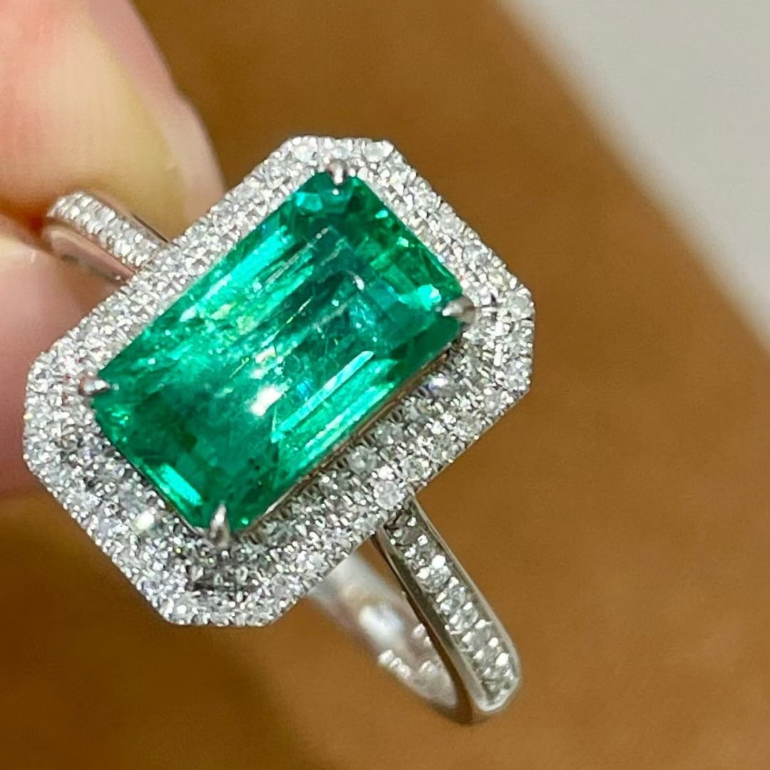 14k Gold 2.27 Ct Vivid Green Natural Emerald & Diamond Ring: Ref:231008301 // gold content:14k gold // ring size:7. 25us // // main gemstone:emerald // shape:octagonal // carat weight:2. 27ct // color:vivid green // treatment:natural // // adjacent gemstone 2