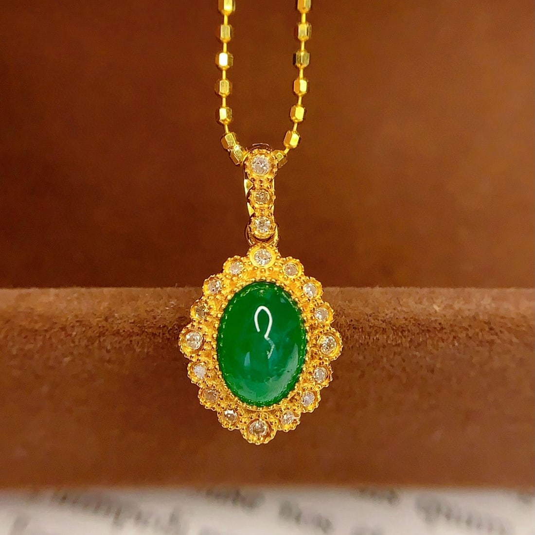 14k Gold 1.15 Ct Vivid Green Natural Emerald & Diamond Pendant( Without Chain ): Ref:231008304 // gold content:14k gold // main gemstone:emerald // shape:oval // carat weight:1. 15ct // color:vivid green // treatment:natural // // adjacent gemstone 2 : diamond // number of
