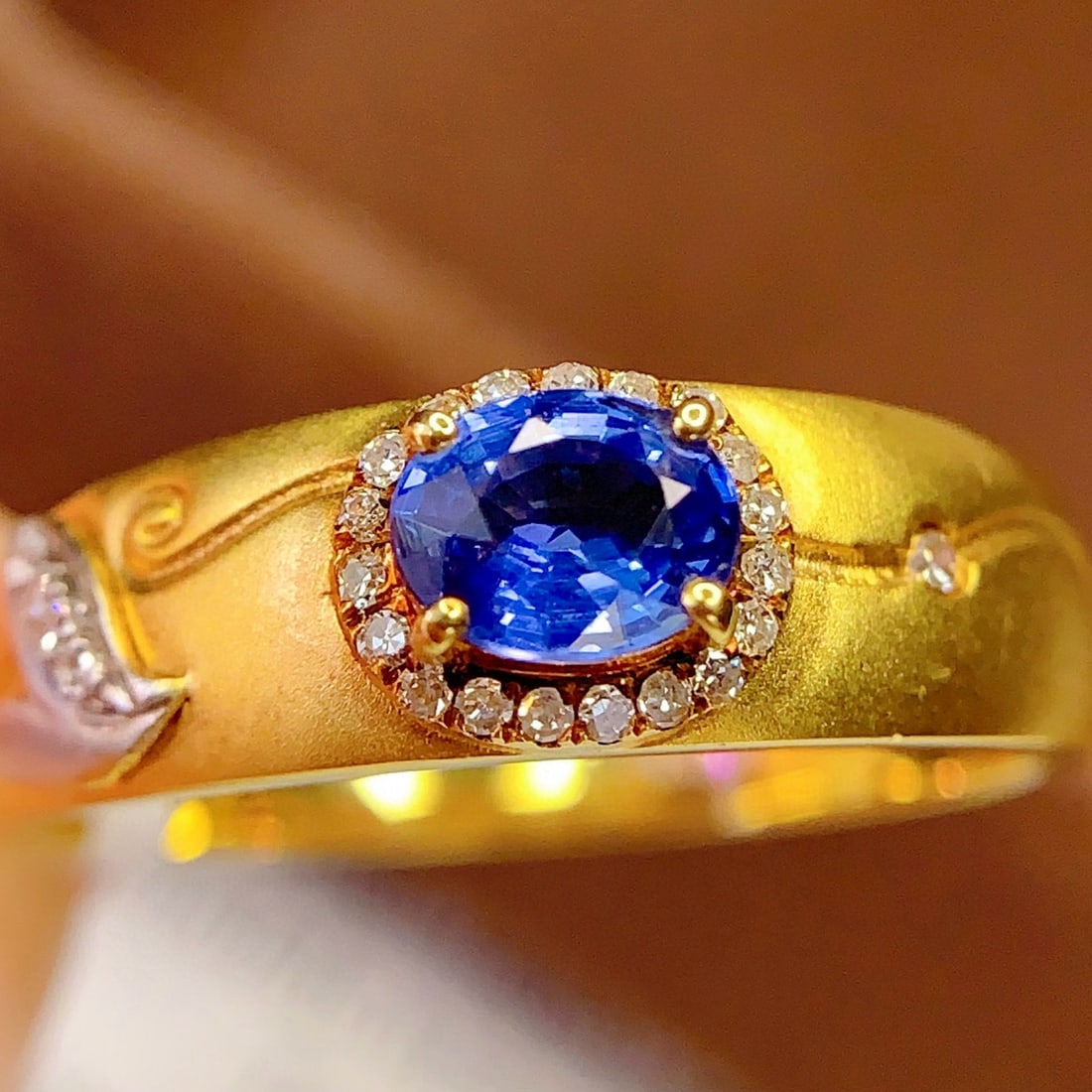 14k Gold 0.5 Ct Natural Sapphire & Diamond Ring: Ref:231008307 // gold content:14k gold // ring size:7. 25us // // main gemstone:sapphire // shape:oval // carat weight:0. 5ct // color:blue // treatment:natural // // adjacent gemstone 2 : diamond //