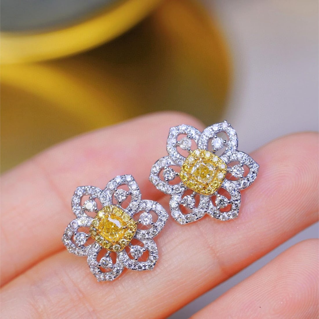 14k Gold 1.30 Ct Natural Color Diamond Earrings: Ref:231008318 // gold content:14k gold // main gemstone:diamond // shape:multiply // carat weight:1. 30ct // clarity grade:vs-si // color:color // treatment:natural // High Estimate: 6600 Low