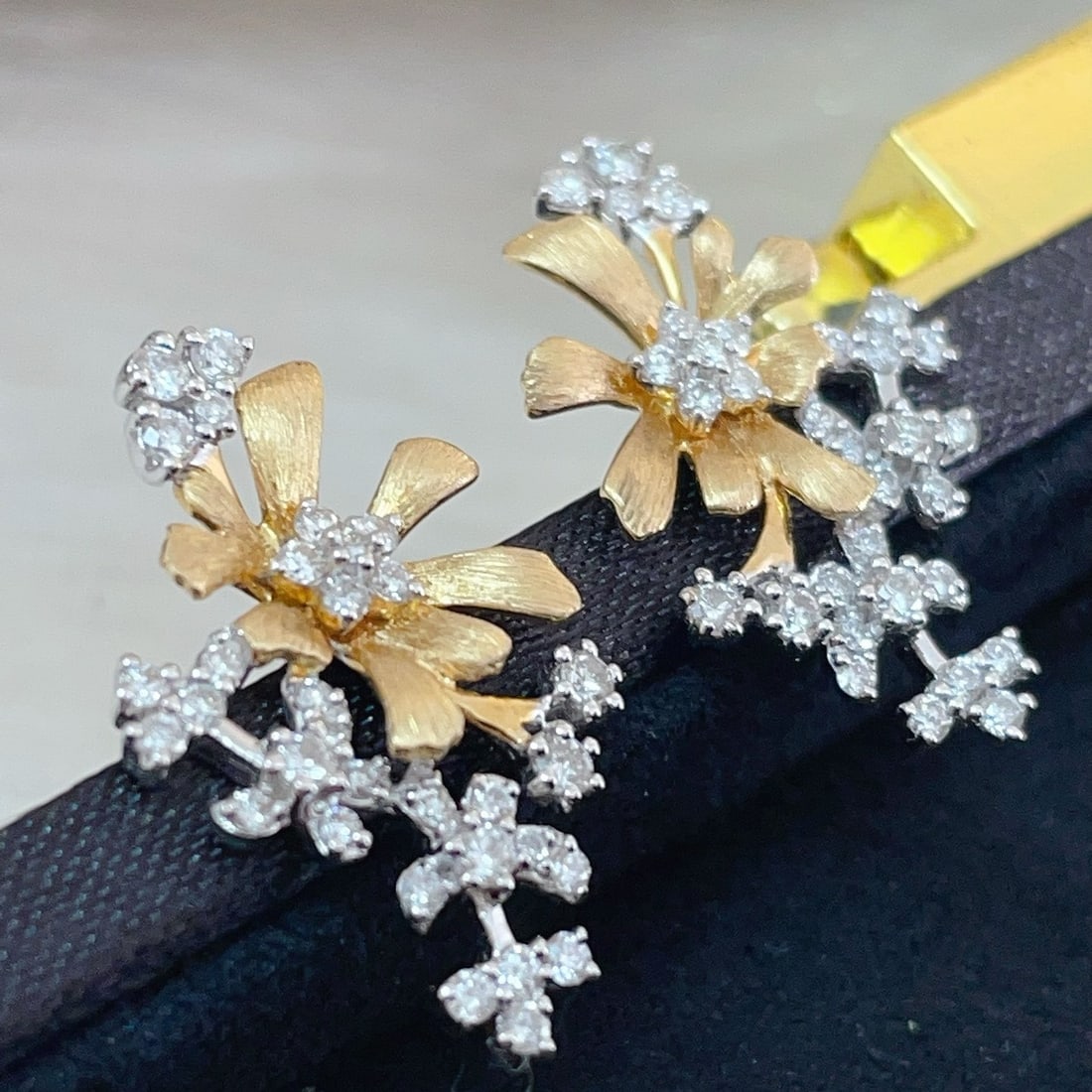 14k Gold 0.56 Ct Natural H Diamond Earrings - 4