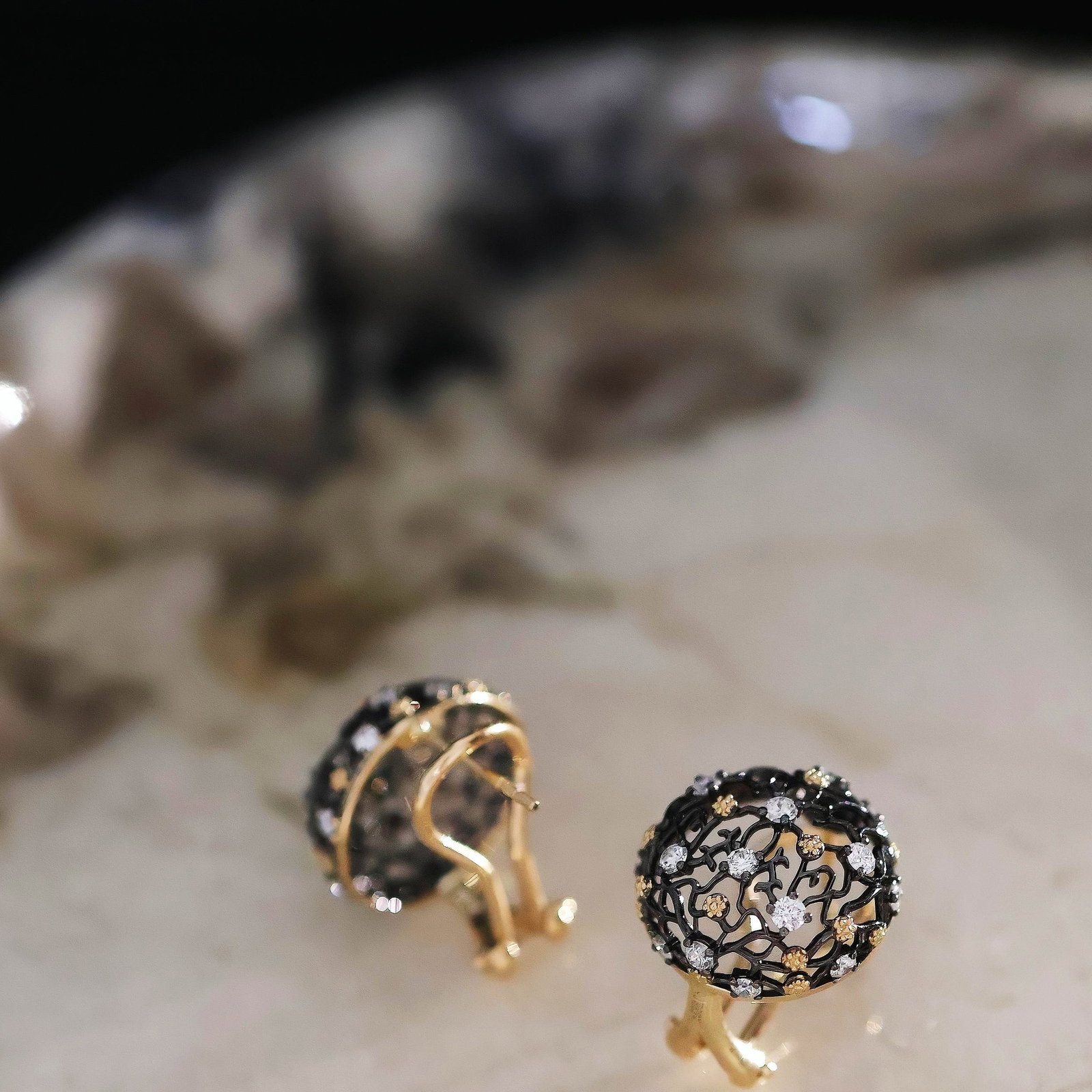 14k Gold 0.88 Ct Natural Color Diamond Earrings - 2