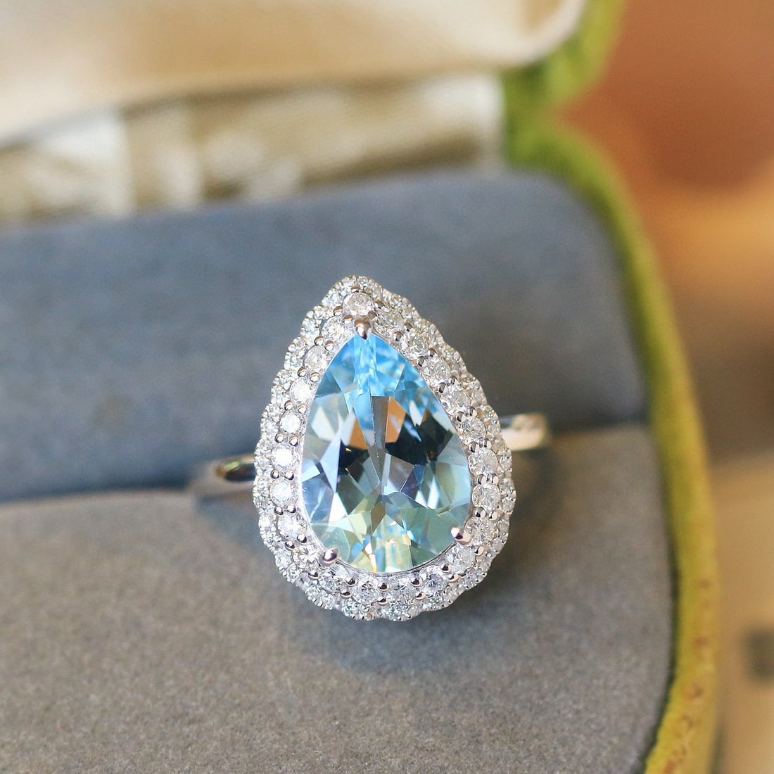 14k Gold 3.71 Ctw Natural Aquamarine & Diamond Ring: Ref:231008327 // gold content:14k gold // ring size:7. 25us // // main gemstone:aquamarine // shape:pear // carat weight:3. 08ct // color:santa maria color // treatment:natural // // adjacent